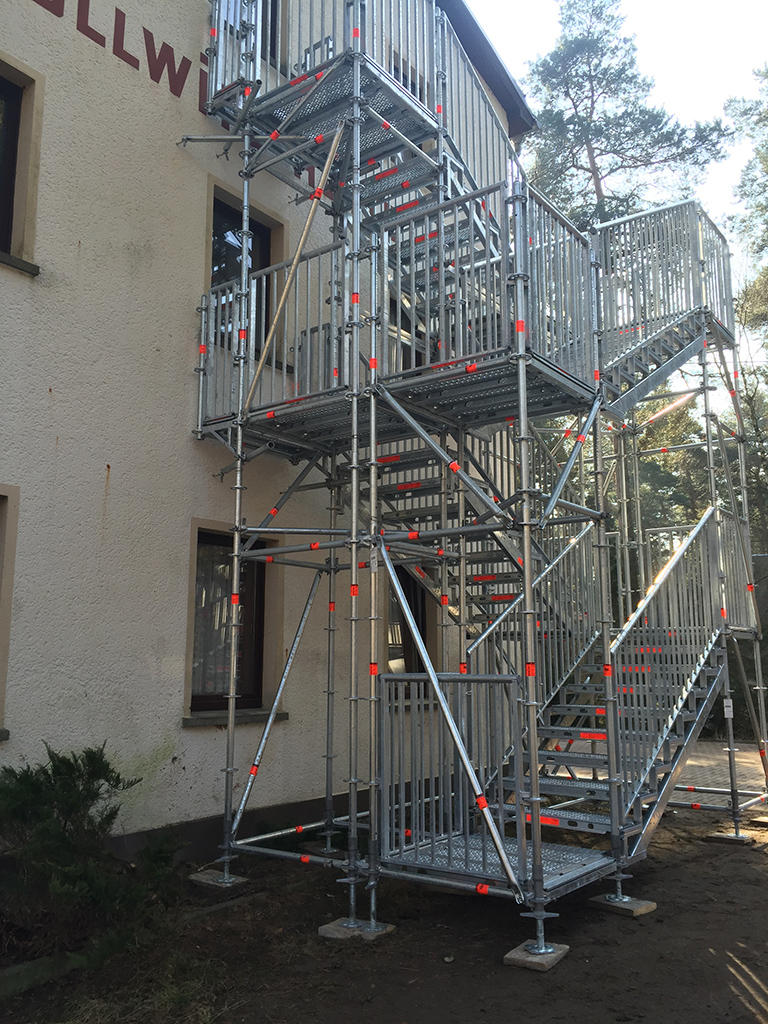 Treppenturm 750kg an Flüchtlingsunterkunft